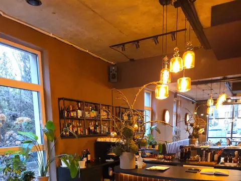 Bar w restauracji Kwestia Czasu / NAGO